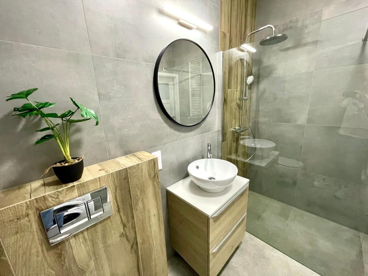 Modern Green Apartment Краків Екстер'єр фото