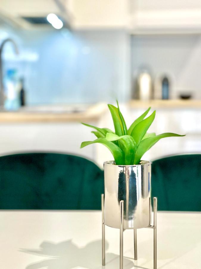Modern Green Apartment Краків Екстер'єр фото